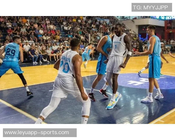 巴哈马国家队友谊深厚希尔德与埃奇库姆互换球衣笑声不断