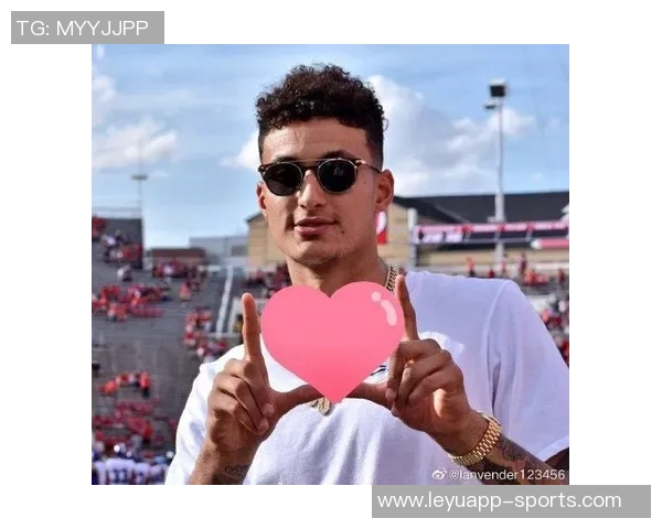 开拓者主场迎战湖人球员赛前时尚穿搭引关注小杨夹克搭配粉色小书包