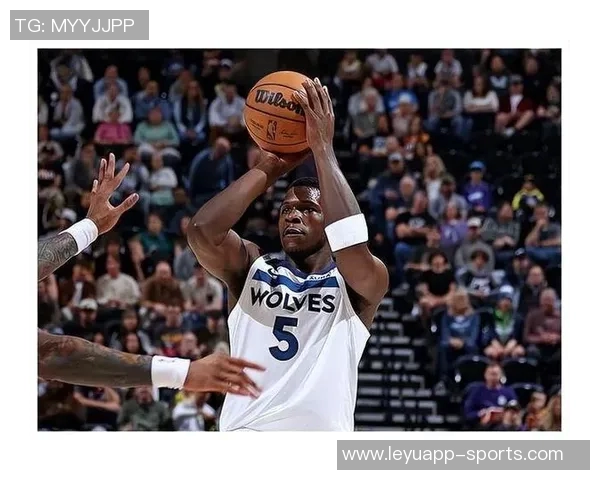 外线火力全开爱德华兹三节狂砍37分三分球命中率高达583